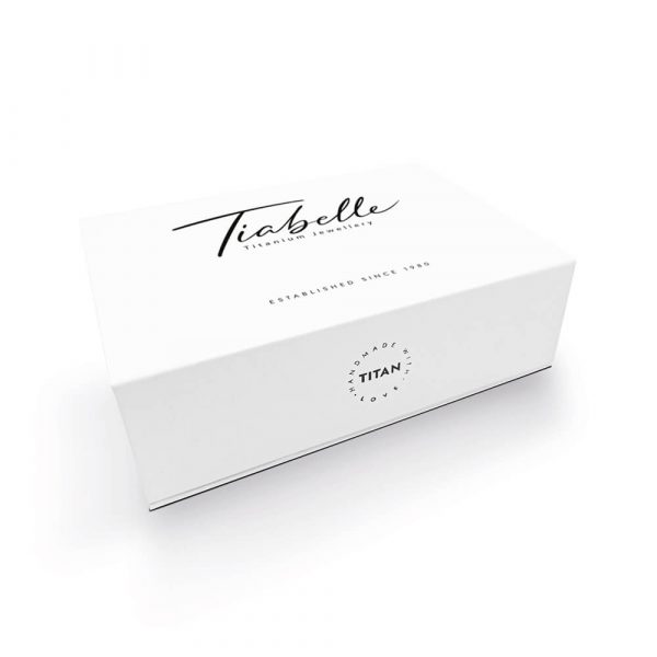 Tiabelle Titan-Schmuck: Verpackung für Ohrstecker geschlossen